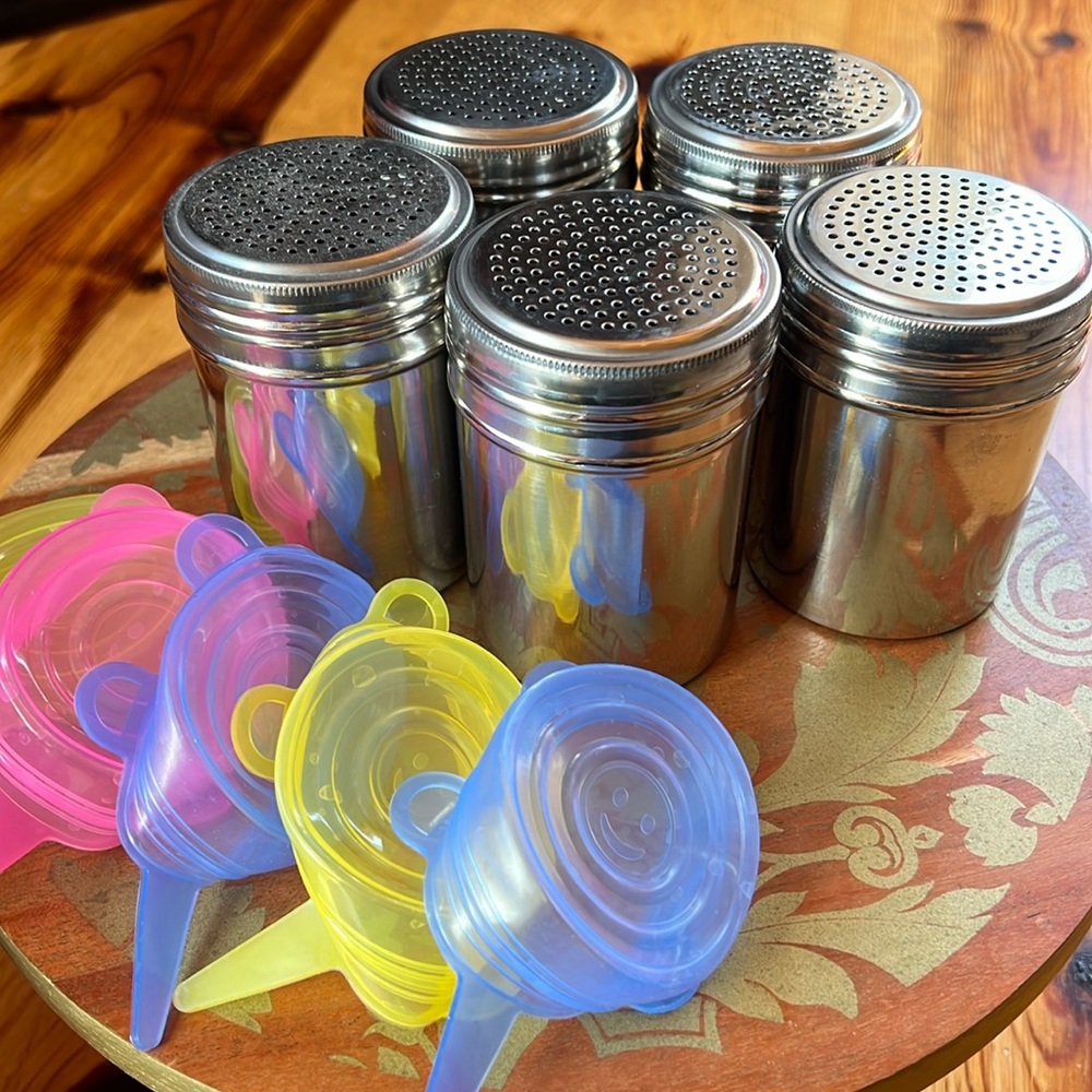 Bundle of 5 Reusable Spice Jars with Silicone Lids - Lids are New